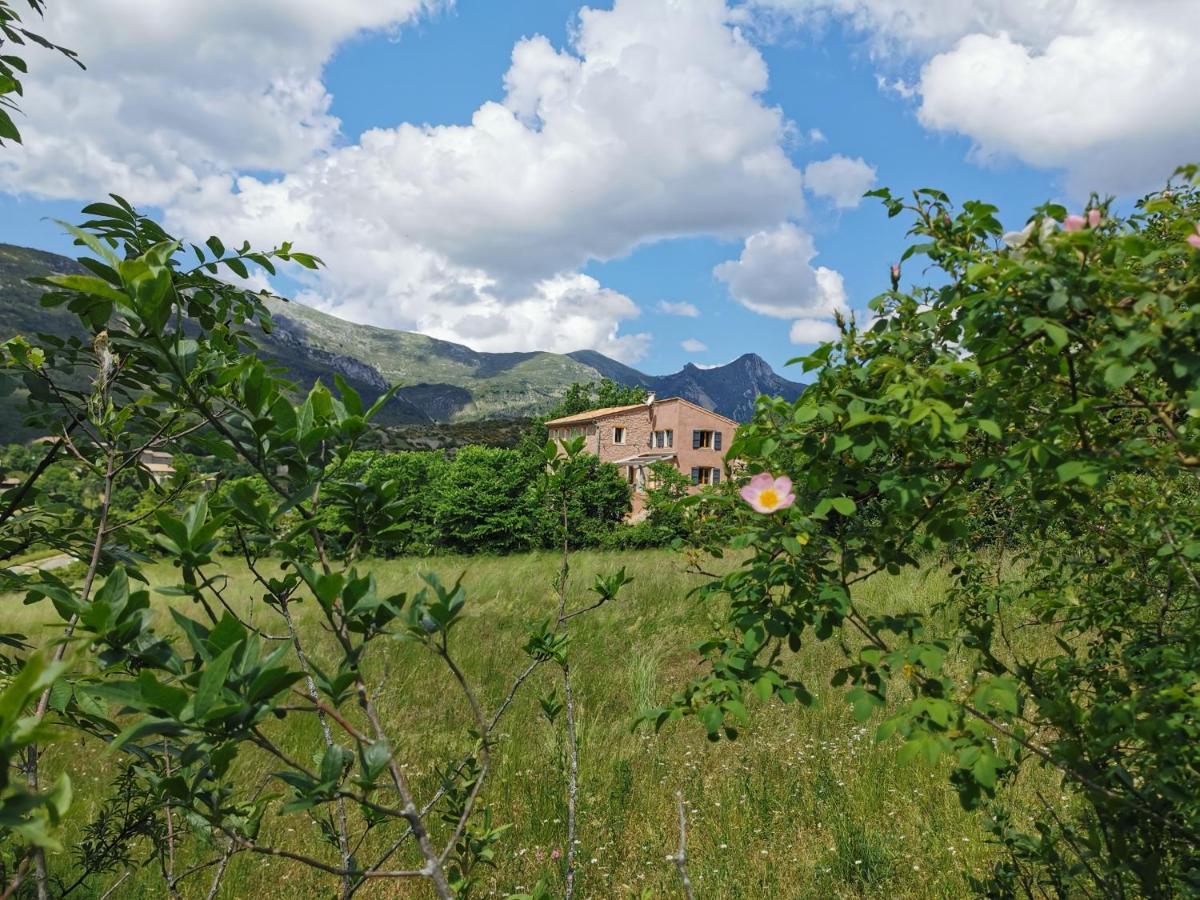 La Peyregoune, Logement En Pleine Nature Et Table D'Hotes Blieux Экстерьер фото