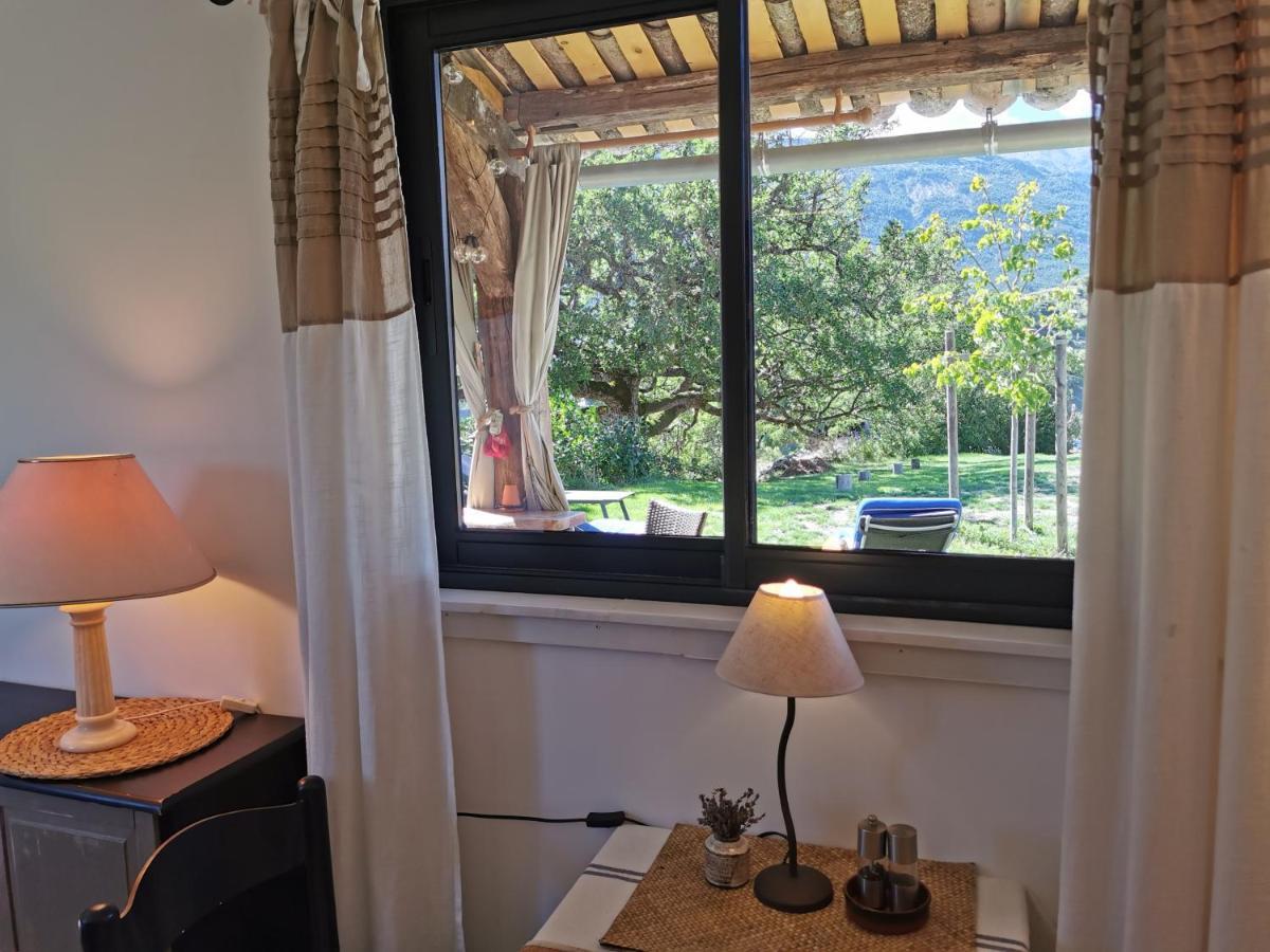 La Peyregoune, Logement En Pleine Nature Et Table D'Hotes Blieux Экстерьер фото