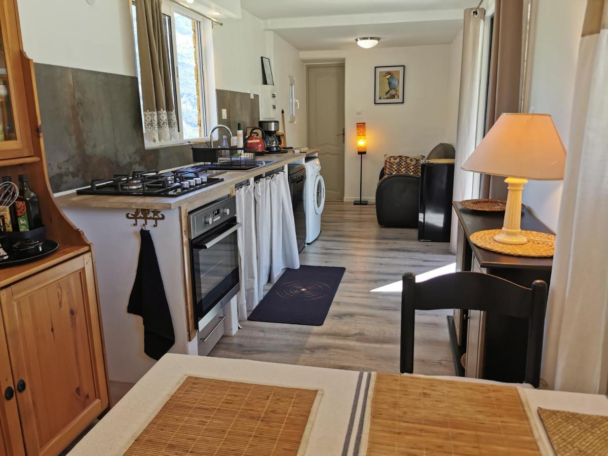 La Peyregoune, Logement En Pleine Nature Et Table D'Hotes Blieux Экстерьер фото